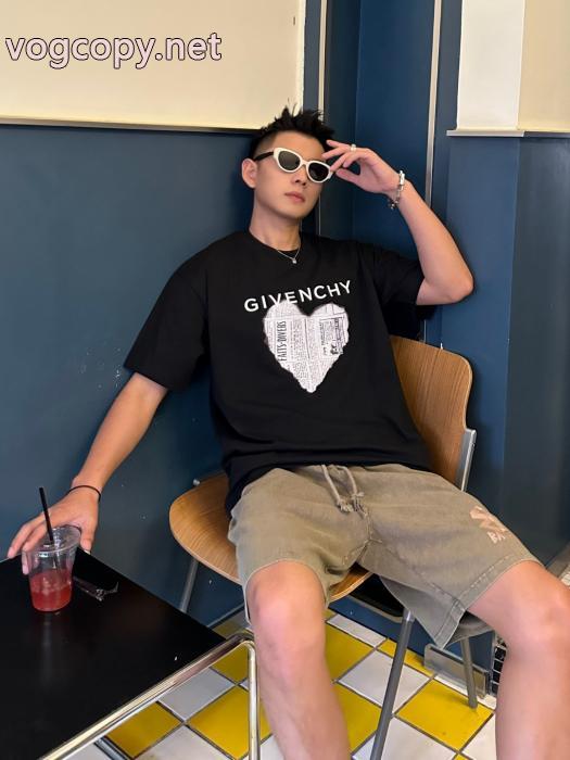 ジバンシィ半袖Tシャツ2026SS大人OK 豊富なサイズ 大人気商品再入荷!偽物 ブランド 販売_1_2