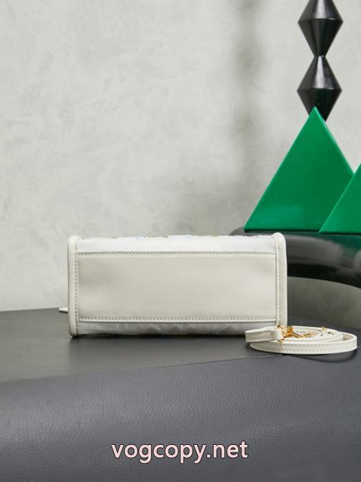 ブランド 偽物 激安MIUMIUバッグ2026年最新版 即納希少 著名人の着用._1_4