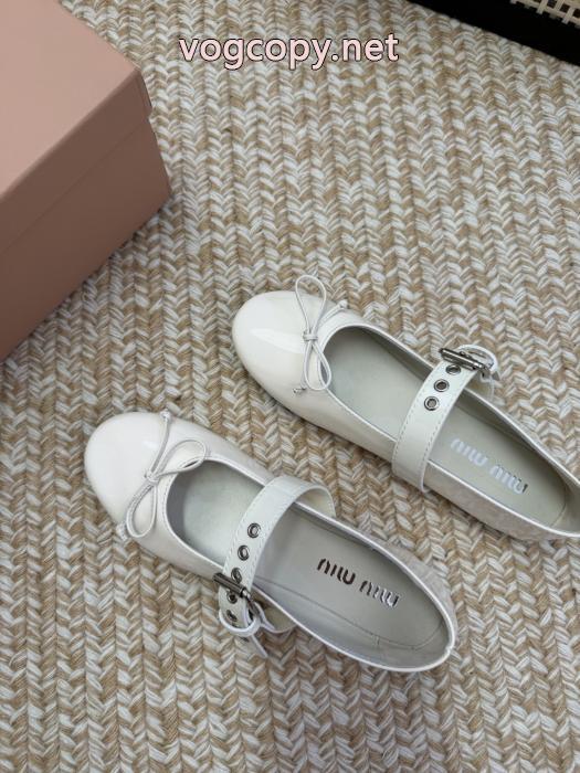 MIUMIUNEW素敵 素材感に注目 大人キレイに仕立てる ブランド コピー 専門店パンプス._0_2