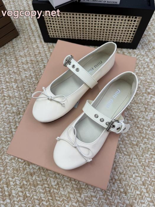 MIUMIUNEW素敵 素材感に注目 大人キレイに仕立てる ブランド コピー 専門店パンプス._0_3
