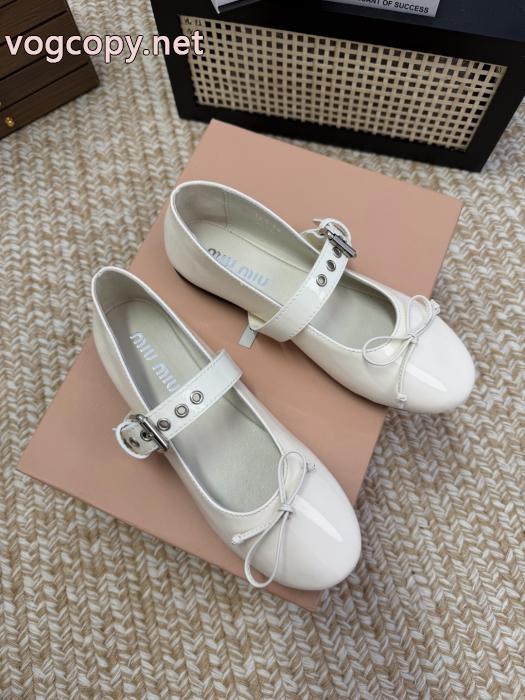MIUMIUNEW素敵 素材感に注目 大人キレイに仕立てる ブランド コピー 専門店パンプス._0_4
