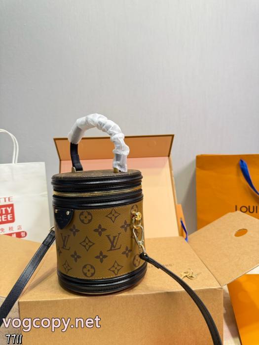 大人気国内発送 プチプラ大活躍アイテム 完売寸前バッグLOUIS VUITTONコピー 商品 通販_0_1