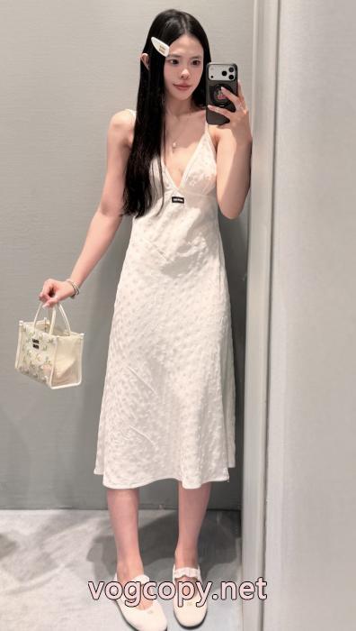 華やかに演出する 新商品特価 注目されているMIUMIUワンピースブランド コピー 販売._0_2