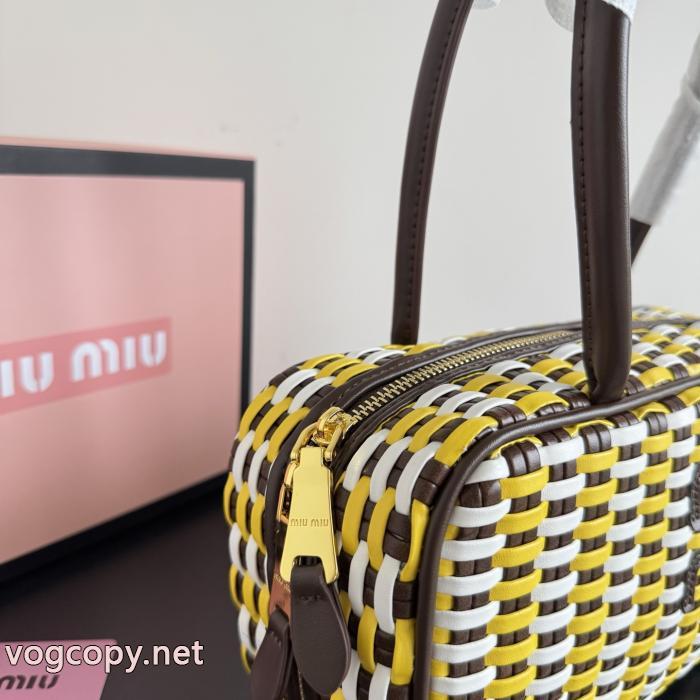 MIUMIUバッグブランド フェイク【新アイテム】  人気モデル雑誌掲載 ずっと人気♪.._1_3