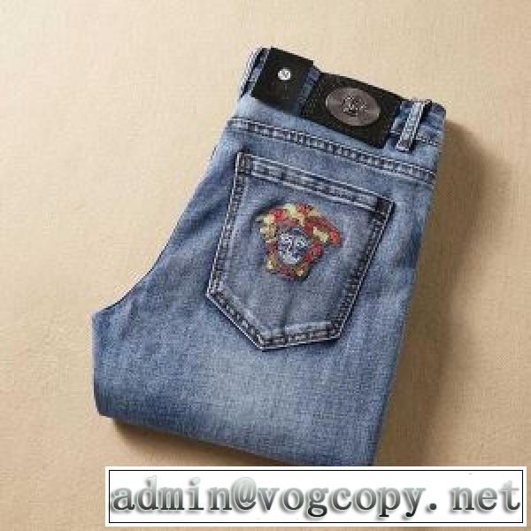 ヴェルサーチ飽きもこないデザイン  VERSACE 今季の主力おすすめ ジーンズvogcopy.net sn:TH5PLv