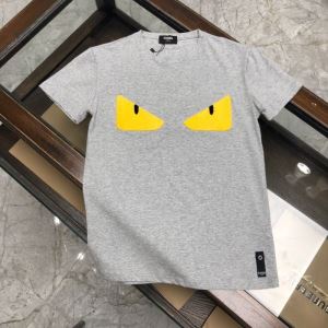 普段見ないデザインばかり 半袖Tシャツ2色可選  春夏コレクション新品 フェンディ FENDIvogcopy.net sn:GzeqCu-3