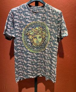世界共通のアイテム ヴェルサーチ VERSACE 是非ともオススメしたい 半袖Tシャツ 試してみようvogcopy.net sn:nKj0HD-3