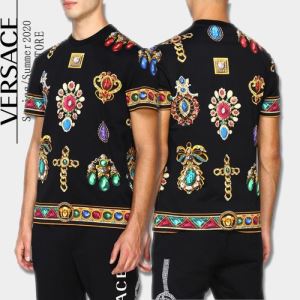 ヴェルサーチ コーデの完成度を高める VERSACE この時期の一番人気は 半袖Tシャツvogcopy.net sn:iCWbGb-3