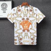 3色可選 ヴェルサーチ手の届くプライスが魅力的  VERSACE 20SSトレンド 半袖Tシャツ 素敵なアイテムvogcopy.net sn:zOHDCm