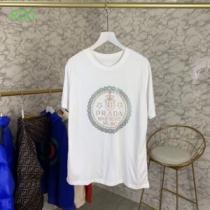 手頃価格でカブり知らず プラダ PRADA 2色可選 半袖Tシャツ 通勤通学どち...
