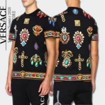 ヴェルサーチ コーデの完成度を高める VERSACE この時期の一番人気は 半袖...