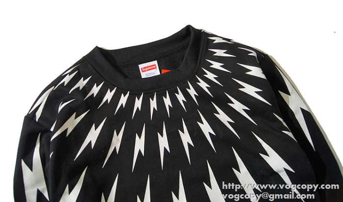 便利なアイテム　 2015秋冬 SUPREME シュプリーム 着心地の良さに　プルオーバーパーカー