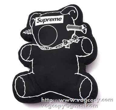 抜群 2015 SUPREME シュプリーム 素敵な抱き枕 2色可選