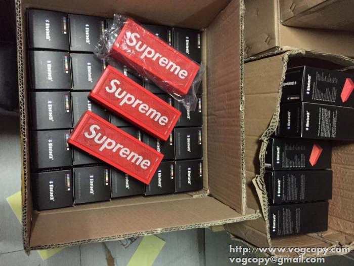 美品 2015 SUPREME シュプリーム 便利性あるブルートゥーススピーカー