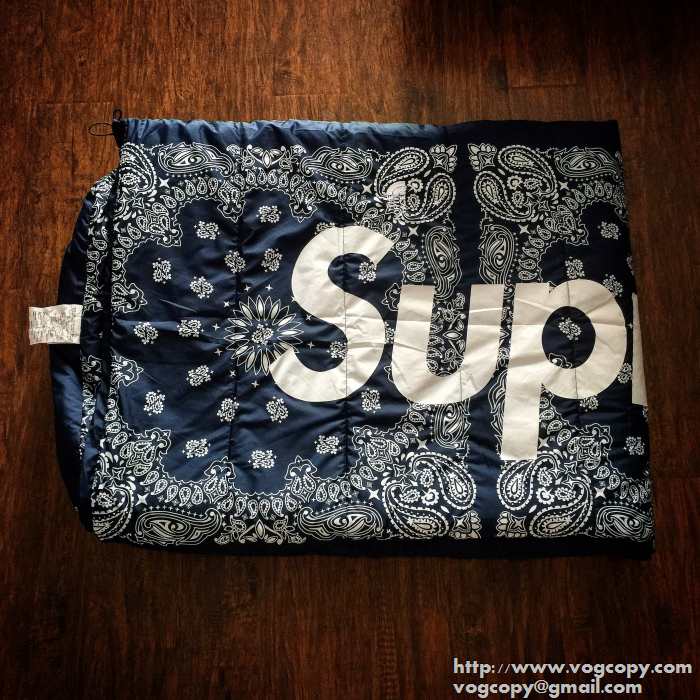 素敵な2015秋冬 AW Supreme x The NORTH FACE 大容量のあるスリーピングバッグ