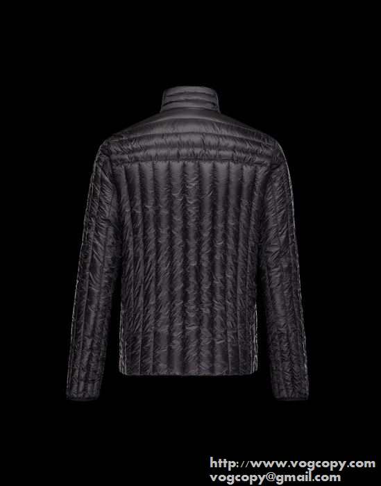 保温性のある 2015秋冬 MONCLER モンクレール デザインも魅力のダウンジャケット