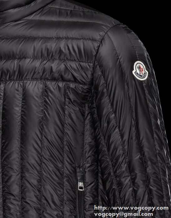 保温性のある 2015秋冬 MONCLER モンクレール デザインも魅力のダウンジャケット