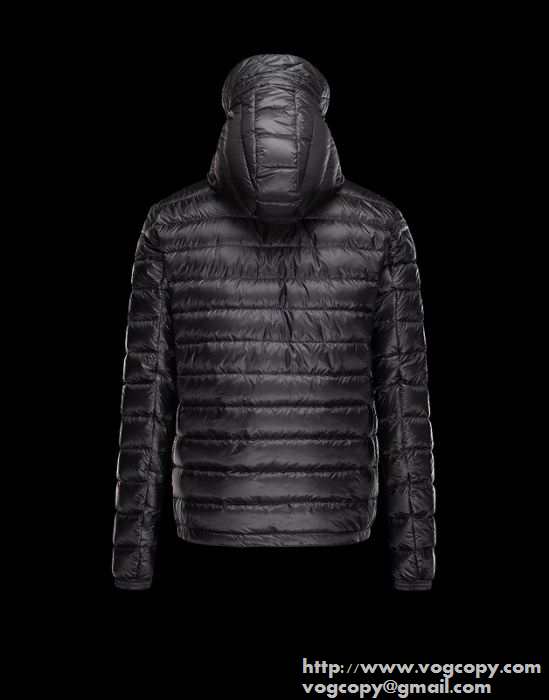 軽量で保温性に 2015秋冬 MONCLER モンクレール 満点　ダウンジャケット