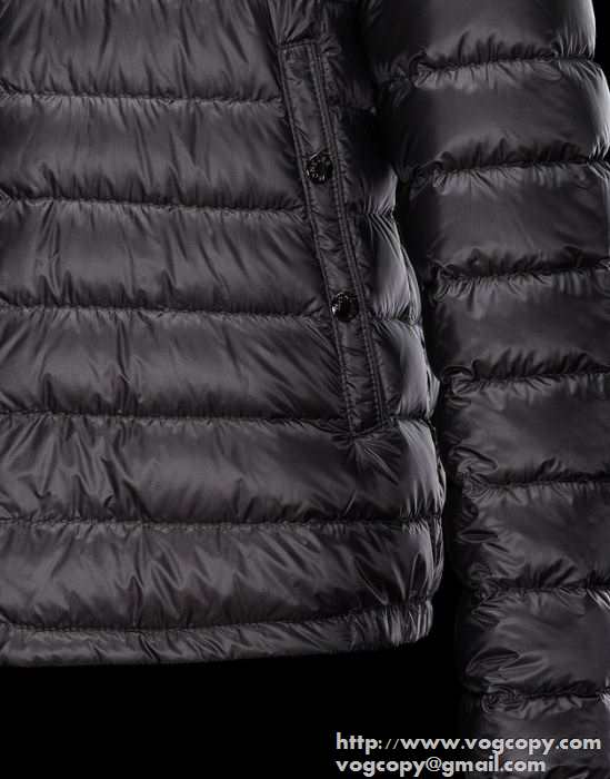 軽量で保温性に 2015秋冬 MONCLER モンクレール 満点　ダウンジャケット