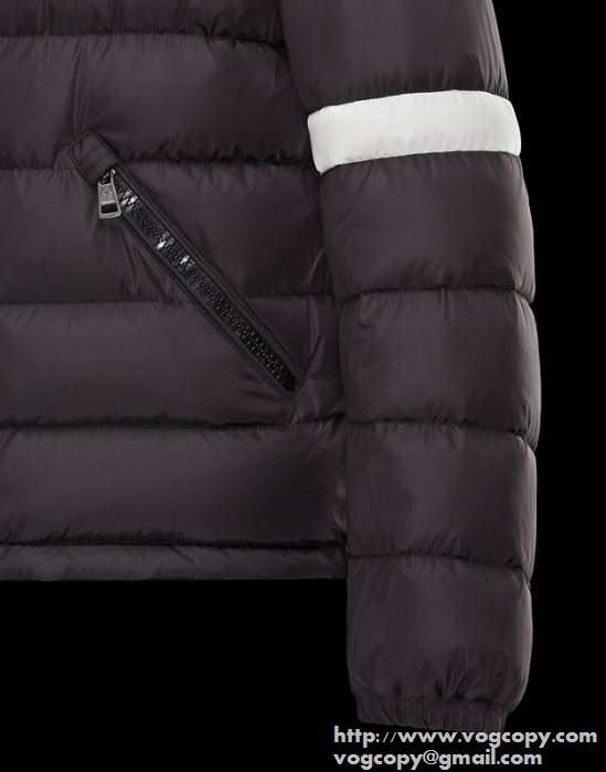 保温性のある 2015秋冬 MONCLER モンクレール 個性的なダウンジャケット