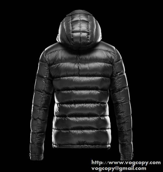 定番 2015秋冬 MONCLER モンクレール 防寒性にも優れておるダウンジャケット