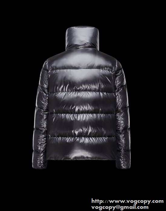 超軽量の2015秋冬 moncler モンクレール　手触り良く心地良い ダウンジャケット