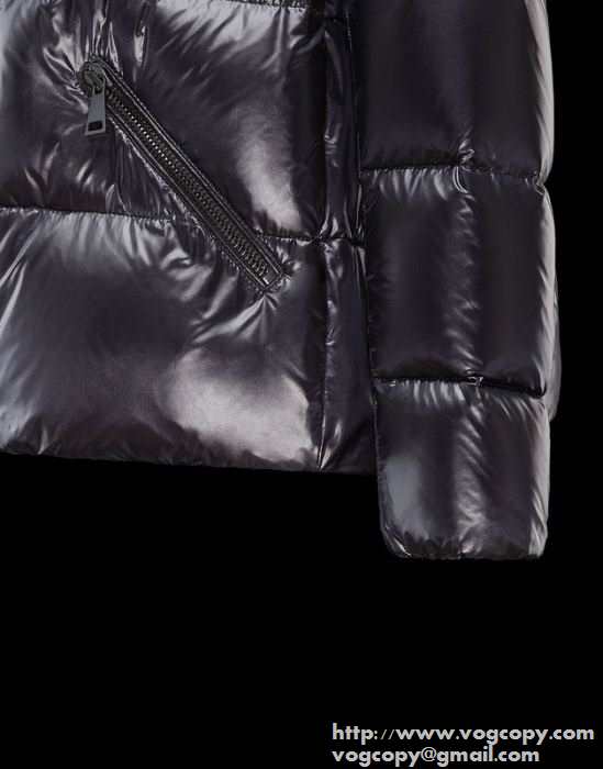 超軽量の2015秋冬 moncler モンクレール　手触り良く心地良い ダウンジャケット