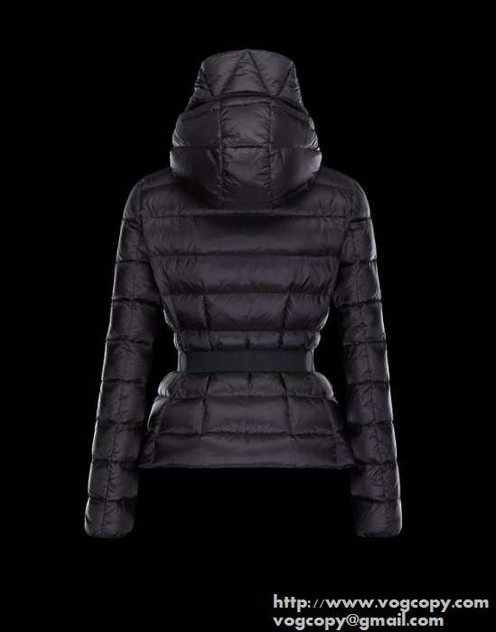 高級感ある　秋冬 moncler モンクレール 満点　光沢感がありアクセント抜群のダウンジャケット