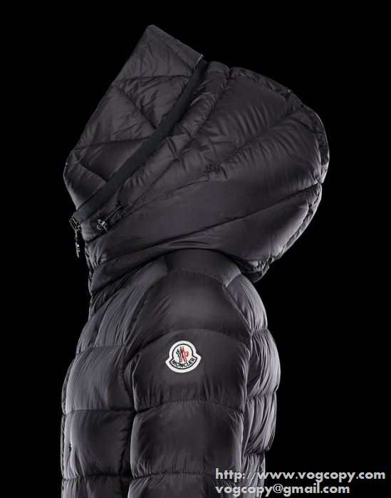 高級感ある　秋冬 moncler モンクレール 満点　光沢感がありアクセント抜群のダウンジャケット