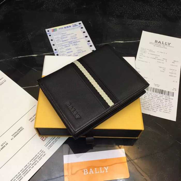 シンプルフォルムに　 人気激売れ bally バリー　収納数が多く 財布