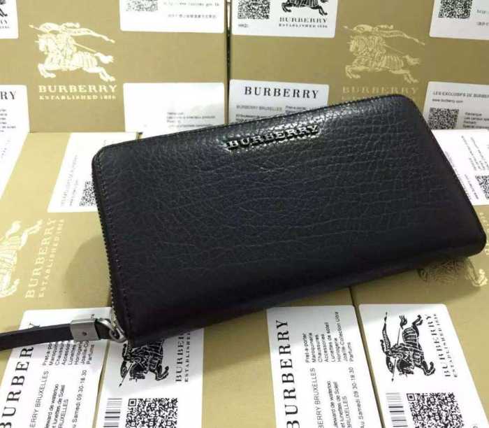 上品で幅広い　 burberry バーバリー 使い勝手も良いアイテム　 ビジネスケース 財布