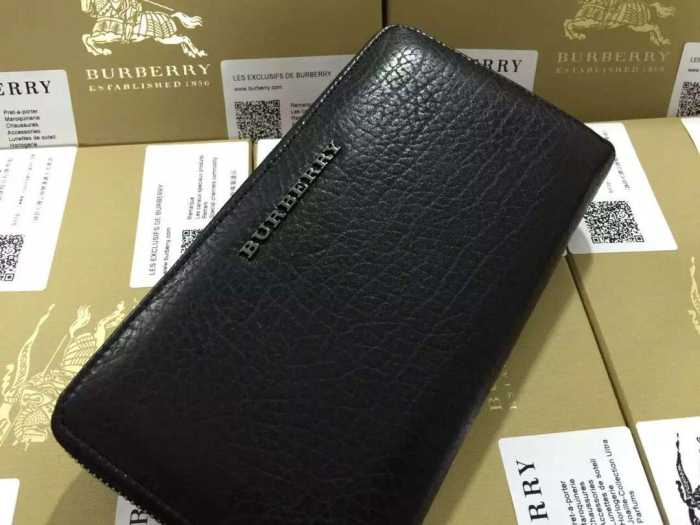 上品で幅広い　 burberry バーバリー 使い勝手も良いアイテム　 ビジネスケース 財布