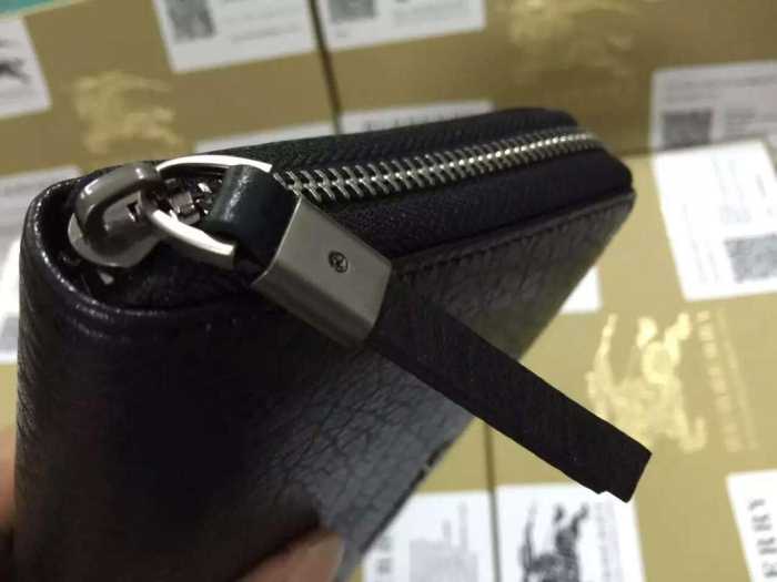 上品で幅広い　 burberry バーバリー 使い勝手も良いアイテム　 ビジネスケース 財布
