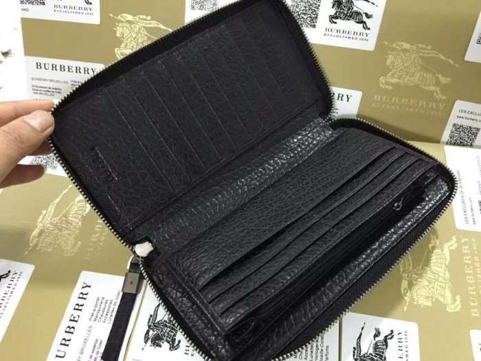 上品で幅広い　 burberry バーバリー 使い勝手も良いアイテム　 ビジネスケース 財布