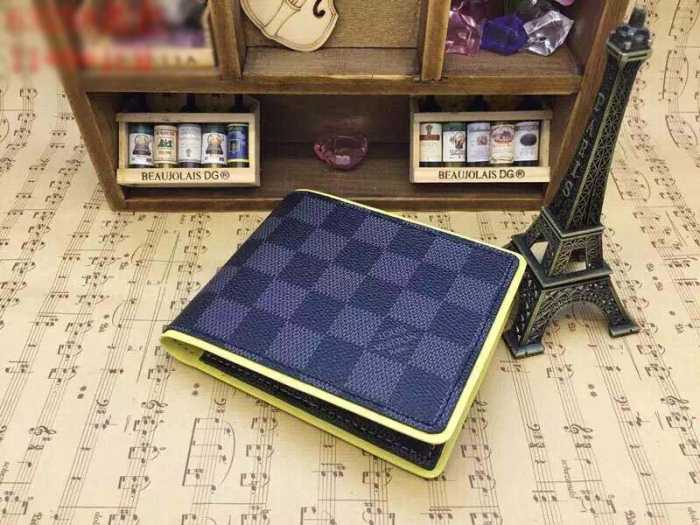 プレゼントに　秋冬 louis vuitton ルイ ヴィトン 魅力的な短財布 3色可選