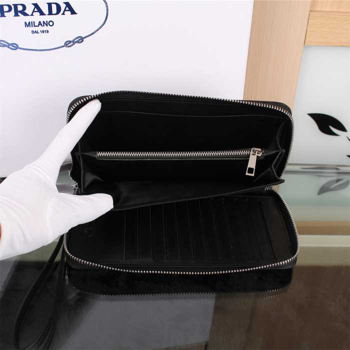 完売品　秋冬 prada プラダ 使いやすさ抜群　ビジネスケース
