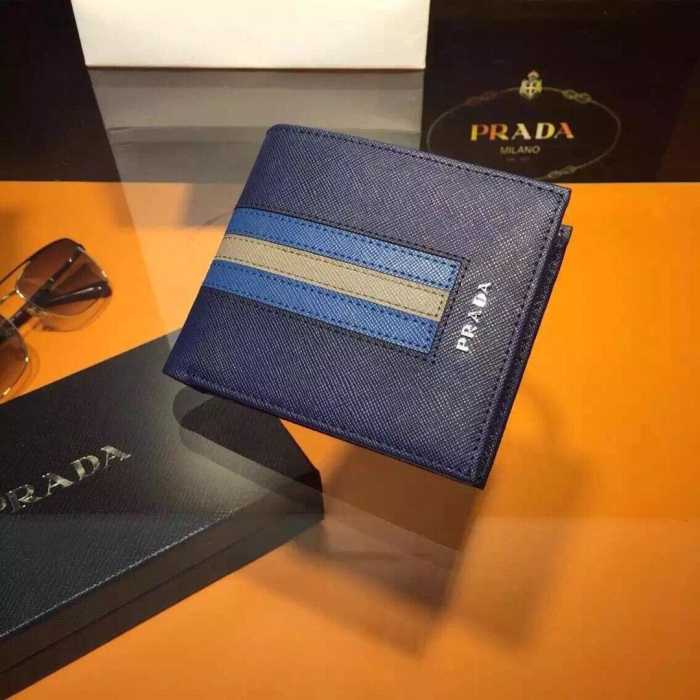 気品に溢れた　秋冬 prada プラダ 最高級の革を使用した　財布 2色可選