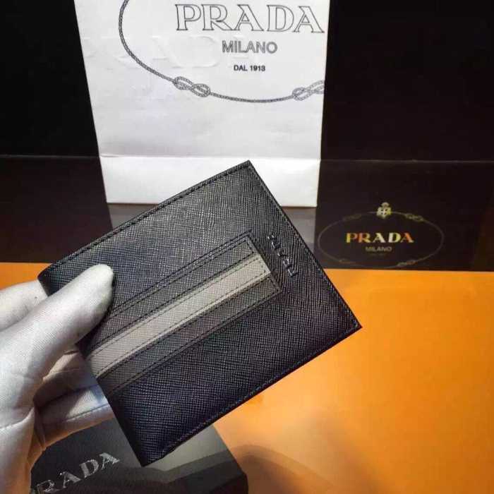 気品に溢れた　秋冬 prada プラダ 最高級の革を使用した　財布 2色可選