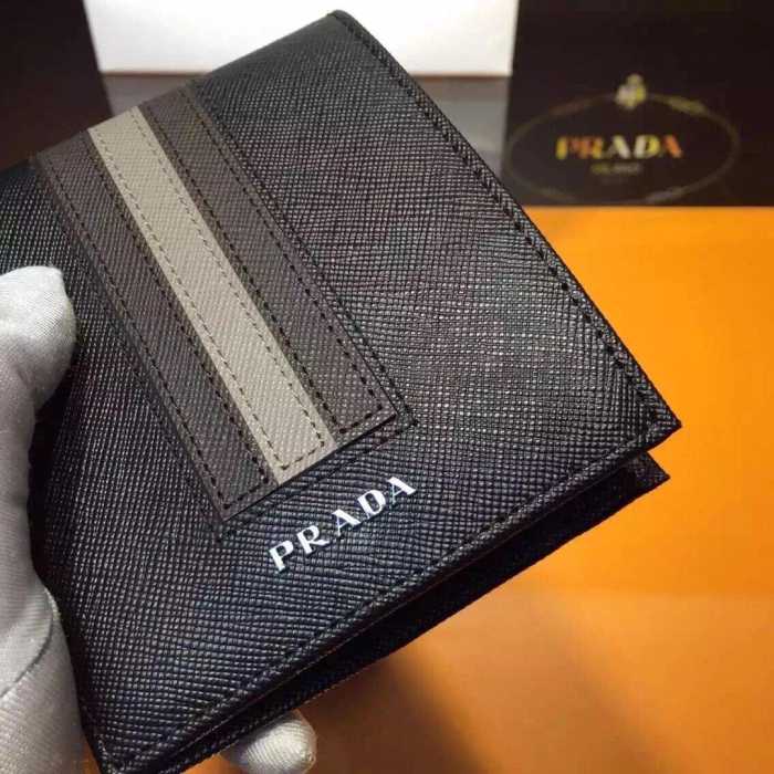気品に溢れた　秋冬 prada プラダ 最高級の革を使用した　財布 2色可選