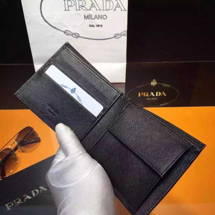 気品に溢れた　秋冬 prada プラダ 最高級の革を使用した　財布 2色可選