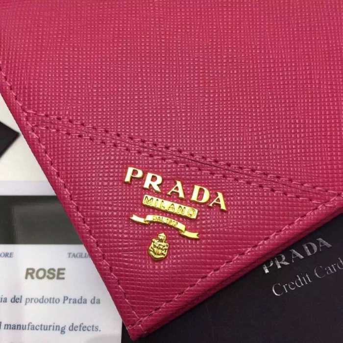 機能も充実している　秋冬 prada プラダ プレゼントに二つ折り財布