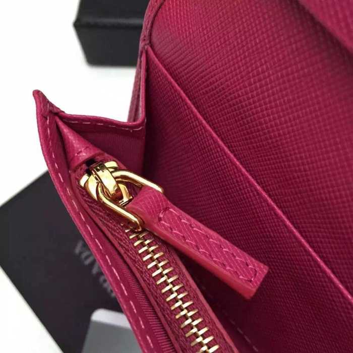 機能も充実している　秋冬 prada プラダ プレゼントに二つ折り財布
