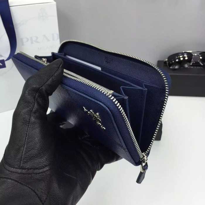 収納力を誇る　今季　秋冬 prada プラダ ビジネスケース 最大の魅力　長財布 2色可選