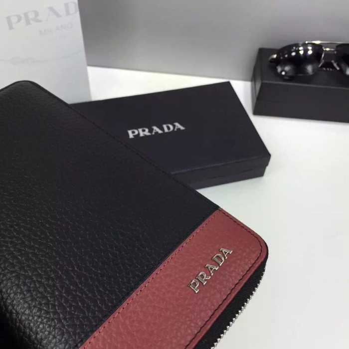 目立ち　秋冬 prada プラダ 使い勝手も最高　ビジネスケース 2色可選