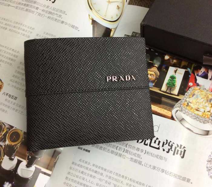 お洒落に 2015秋冬 prada プラダ 洗練された雰囲気　短財布 2色可選