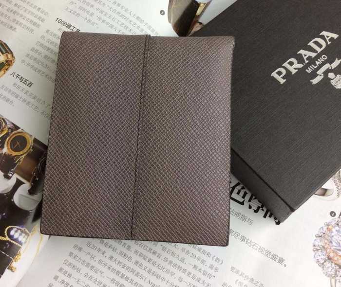 お洒落に 2015秋冬 prada プラダ 洗練された雰囲気　短財布 2色可選