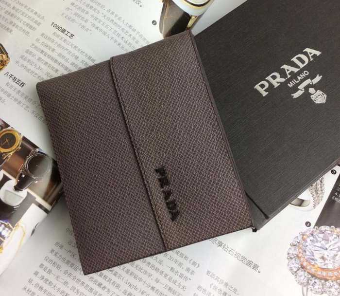 お洒落に 2015秋冬 prada プラダ 洗練された雰囲気　短財布 2色可選