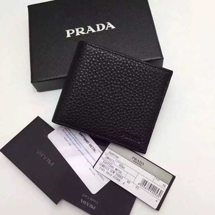 収納力抜群のアイテム 秋冬 prada プラダ 上質な 短財布