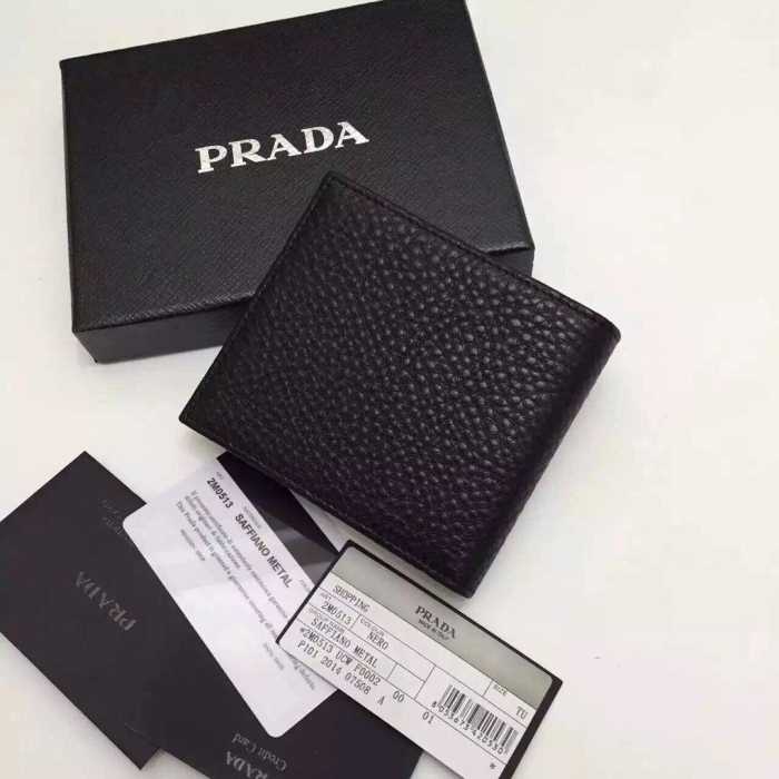 収納力抜群のアイテム 秋冬 prada プラダ 上質な 短財布