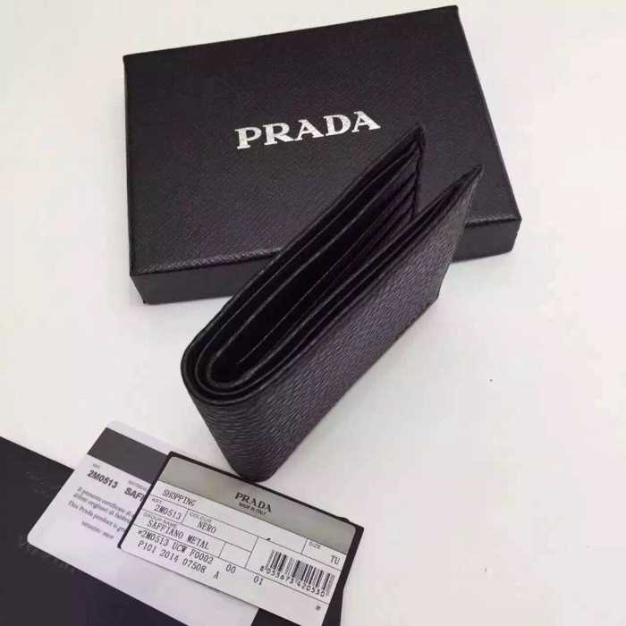 収納力抜群のアイテム 秋冬 prada プラダ 上質な 短財布
